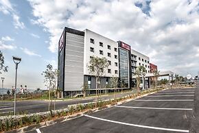 City Lodge Hotel Waterfall City