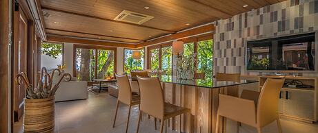 Villa Macaque and Villa Languor