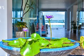 Coral Rock by Bansei