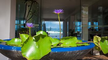 Coral Rock by Bansei