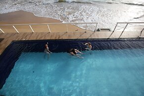 Coral Rock by Bansei