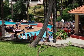 Lemon Creek Hotel Resort