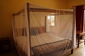 Lemon Creek Hotel Resort