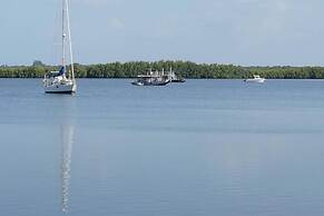 Lemon Creek Hotel Resort