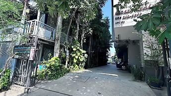 At Ease Hotel Suvarnabhumi