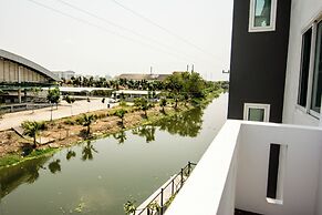 At Ease Hotel Suvarnabhumi