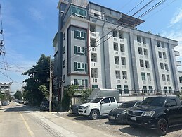 At Ease Hotel Suvarnabhumi