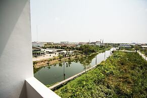 At Ease Hotel Suvarnabhumi