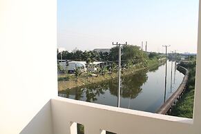 At Ease Hotel Suvarnabhumi