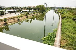 At Ease Hotel Suvarnabhumi