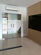 Zizz Convention Hotel