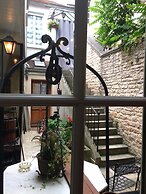 Le Petit Tertre