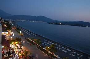 Golden Life Blue Green Residence