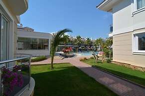 Golden Life Blue Green Residence