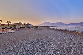 Golden Life Blue Green Residence