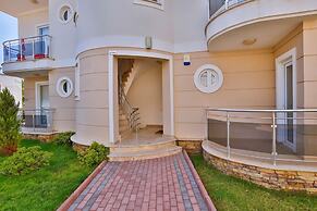 Golden Life Blue Green Residence