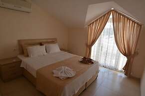 Golden Life Blue Green Residence