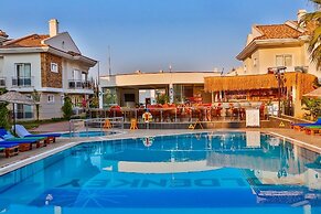 Golden Life Blue Green Residence