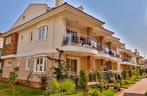 Golden Life Blue Green Residence