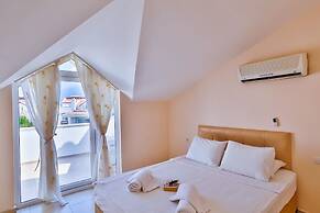 Golden Life Blue Green Residence