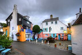 Hotel Portmeirion & Castell Deudraeth