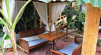 Triton Hotel & Bungalows