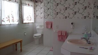 Chestnut Charm Bed & Breakfast