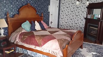 Chestnut Charm Bed & Breakfast