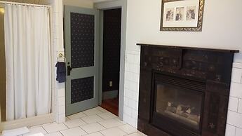 Chestnut Charm Bed & Breakfast