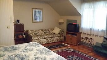 Chestnut Charm Bed & Breakfast