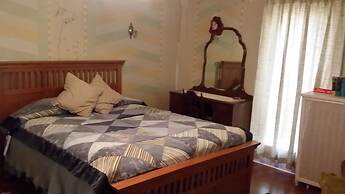 Chestnut Charm Bed & Breakfast