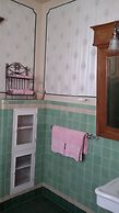 Chestnut Charm Bed & Breakfast