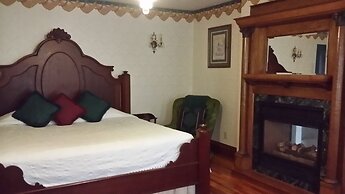 Chestnut Charm Bed & Breakfast
