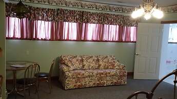 Chestnut Charm Bed & Breakfast