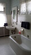 Chestnut Charm Bed & Breakfast