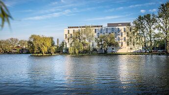 Best Western Plus Lakeside Hotel