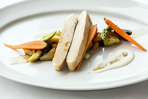 Best Western Plus Lakeside Hotel