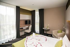 Best Western Plus Lakeside Hotel