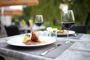 Best Western Plus Lakeside Hotel