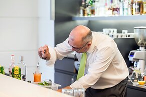 Best Western Plus Lakeside Hotel