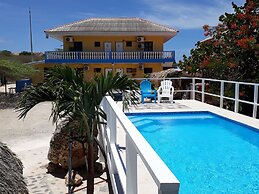 Sea Horizon Apartments (across from Mambo Beach)