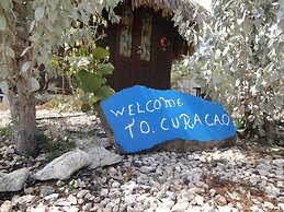 Sea Horizon Apartments (across from Mambo Beach)