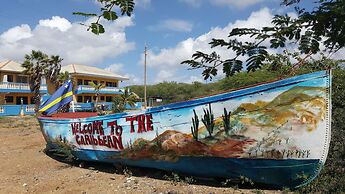 Sea Horizon Apartments (across from Mambo Beach)