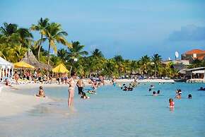 Sea Horizon Apartments (across from Mambo Beach)