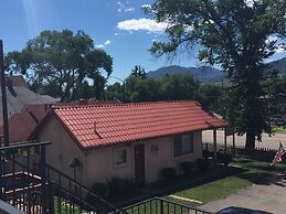 Garden of the Gods Motel