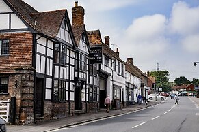 Bel & the Dragon at Red Lion Wendover
