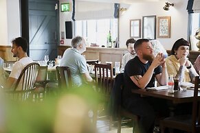 Bel & the Dragon at Red Lion Wendover