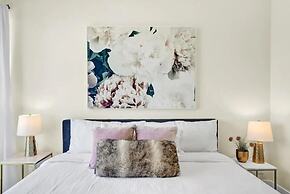 Life Suites Loft - CN Tower