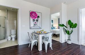 Life Suites Loft - CN Tower