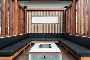 Life Suites Loft - CN Tower